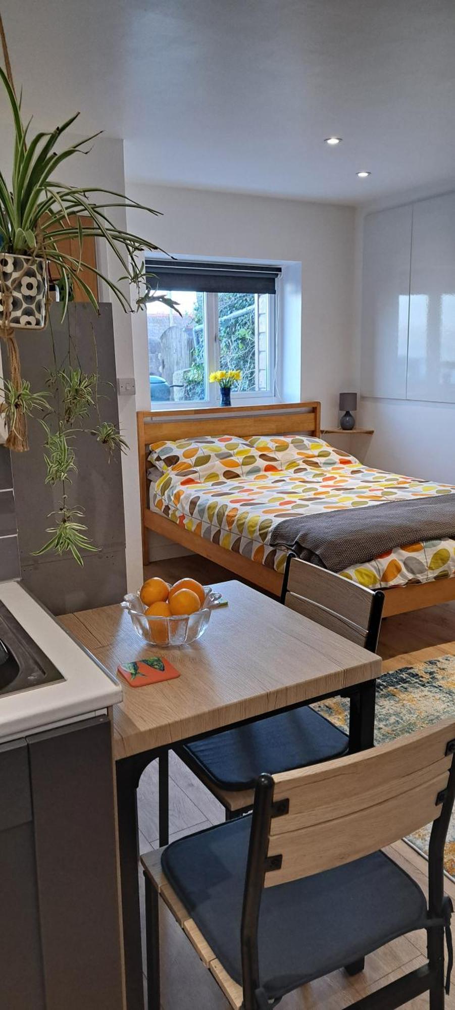 Modern Studio Apartment With Outstanding Views, Sleeps 2 Ньюлин Экстерьер фото