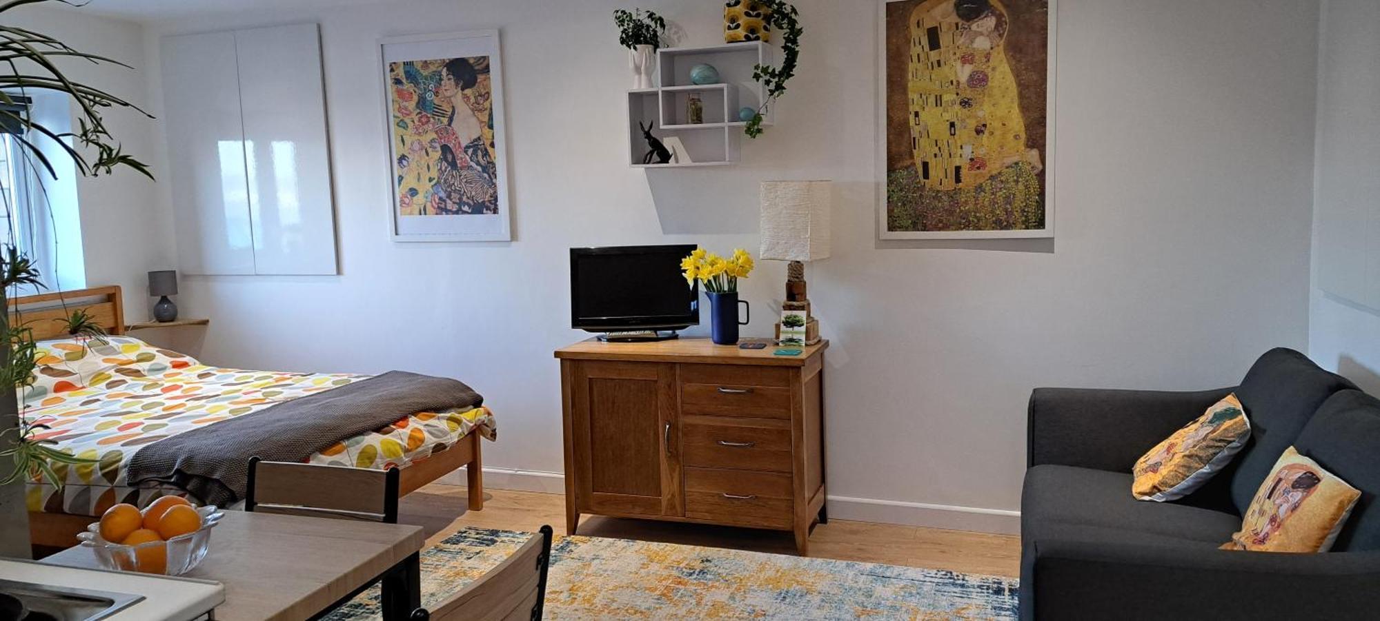 Modern Studio Apartment With Outstanding Views, Sleeps 2 Ньюлин Экстерьер фото