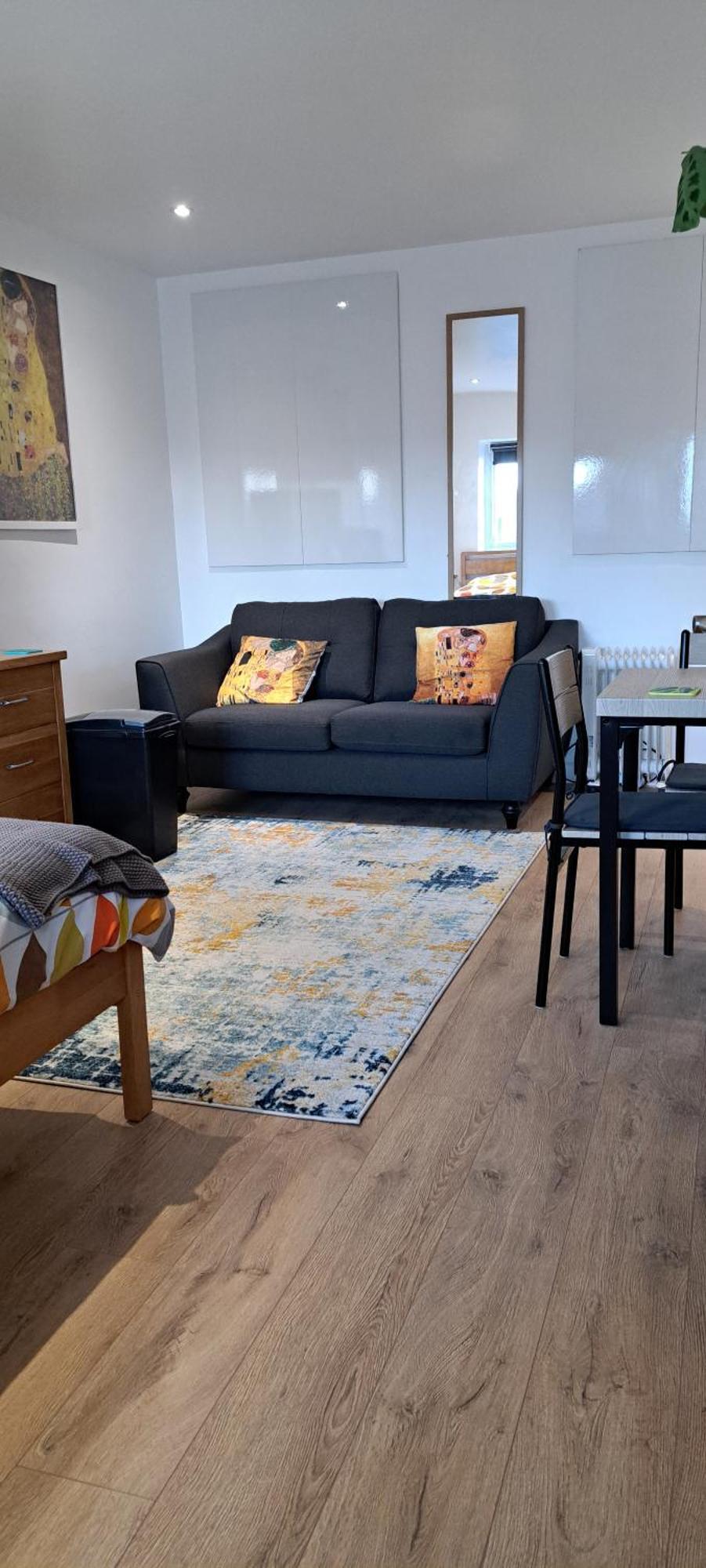 Modern Studio Apartment With Outstanding Views, Sleeps 2 Ньюлин Экстерьер фото
