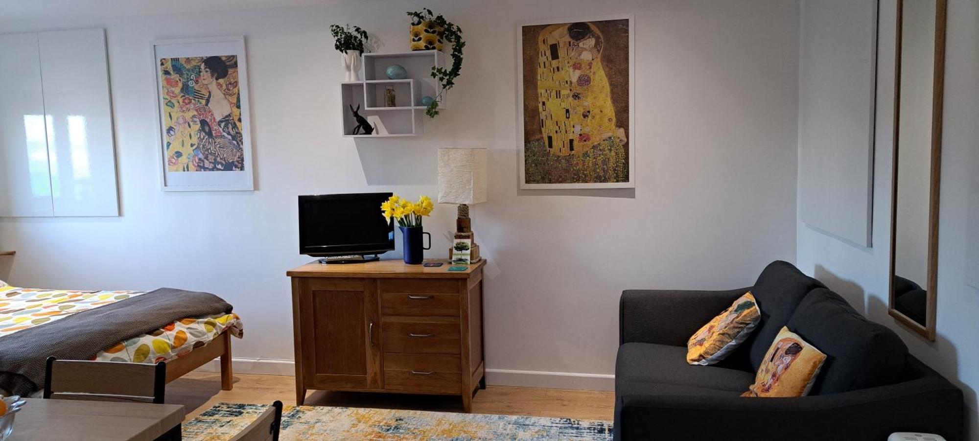Modern Studio Apartment With Outstanding Views, Sleeps 2 Ньюлин Экстерьер фото